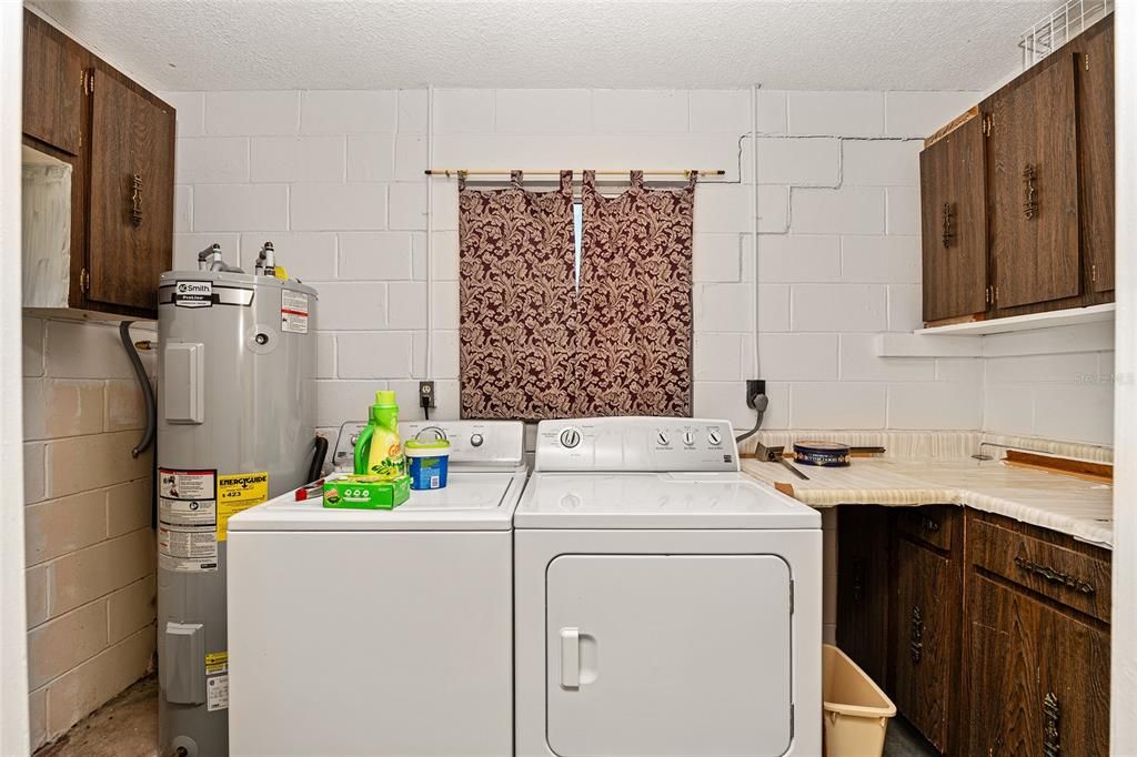 Active With Contract: $269,000 (3 beds, 2 baths, 1377 Square Feet)