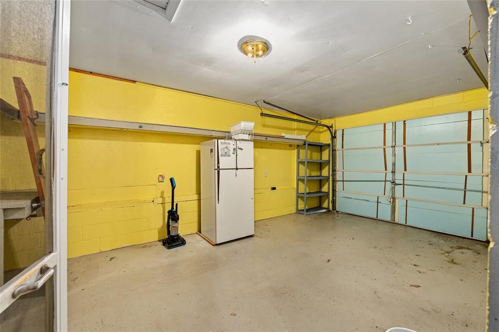 Active With Contract: $269,000 (3 beds, 2 baths, 1377 Square Feet)