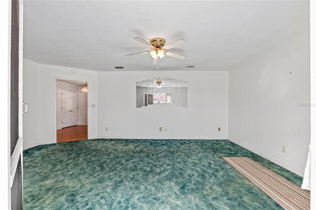 Active With Contract: $269,000 (3 beds, 2 baths, 1377 Square Feet)