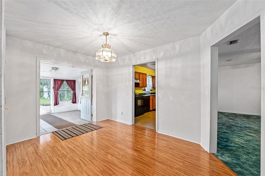 Active With Contract: $269,000 (3 beds, 2 baths, 1377 Square Feet)