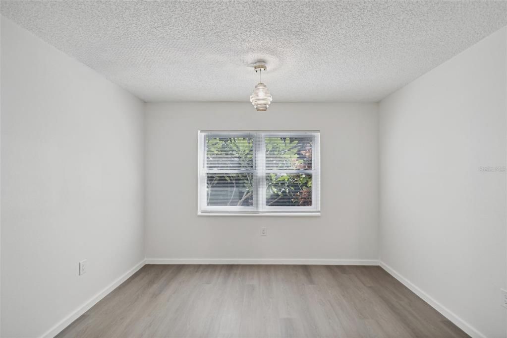 待售: $142,500 (2 贝兹, 2 浴室, 917 平方英尺)