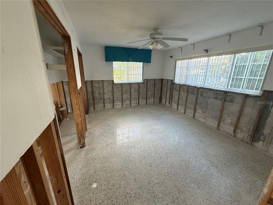 Activo con contrato: $395,000 (3 camas, 2 baños, 1385 Pies cuadrados)