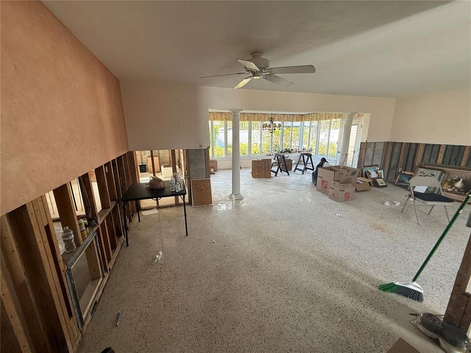 Activo con contrato: $395,000 (3 camas, 2 baños, 1385 Pies cuadrados)