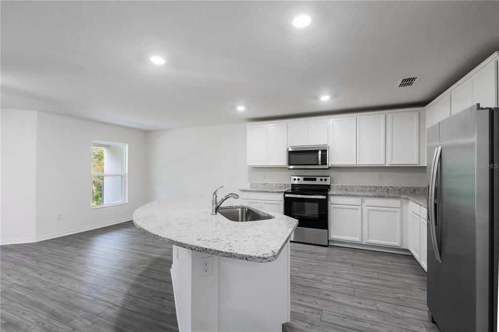 For Sale: $256,900 (3 beds, 2 baths, 1597 Square Feet)