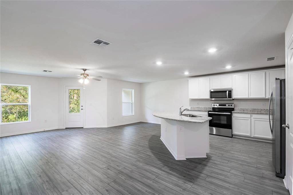 For Sale: $256,900 (3 beds, 2 baths, 1597 Square Feet)