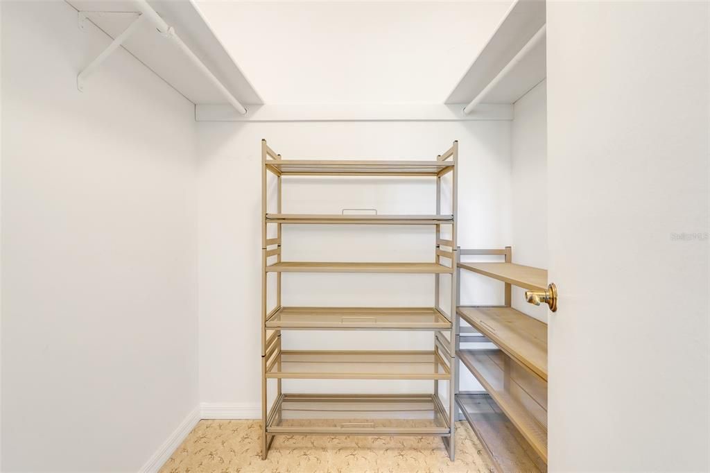 待售: $888,000 (4 贝兹, 2 浴室, 2240 平方英尺)