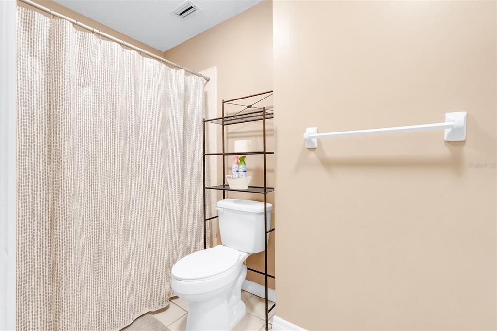 待售: $888,000 (4 贝兹, 2 浴室, 2240 平方英尺)