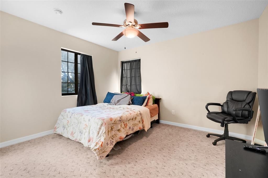 待售: $888,000 (4 贝兹, 2 浴室, 2240 平方英尺)