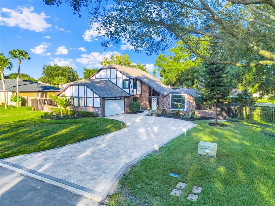 待售: $888,000 (4 贝兹, 2 浴室, 2240 平方英尺)