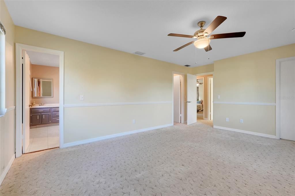 待售: $888,000 (4 贝兹, 2 浴室, 2240 平方英尺)