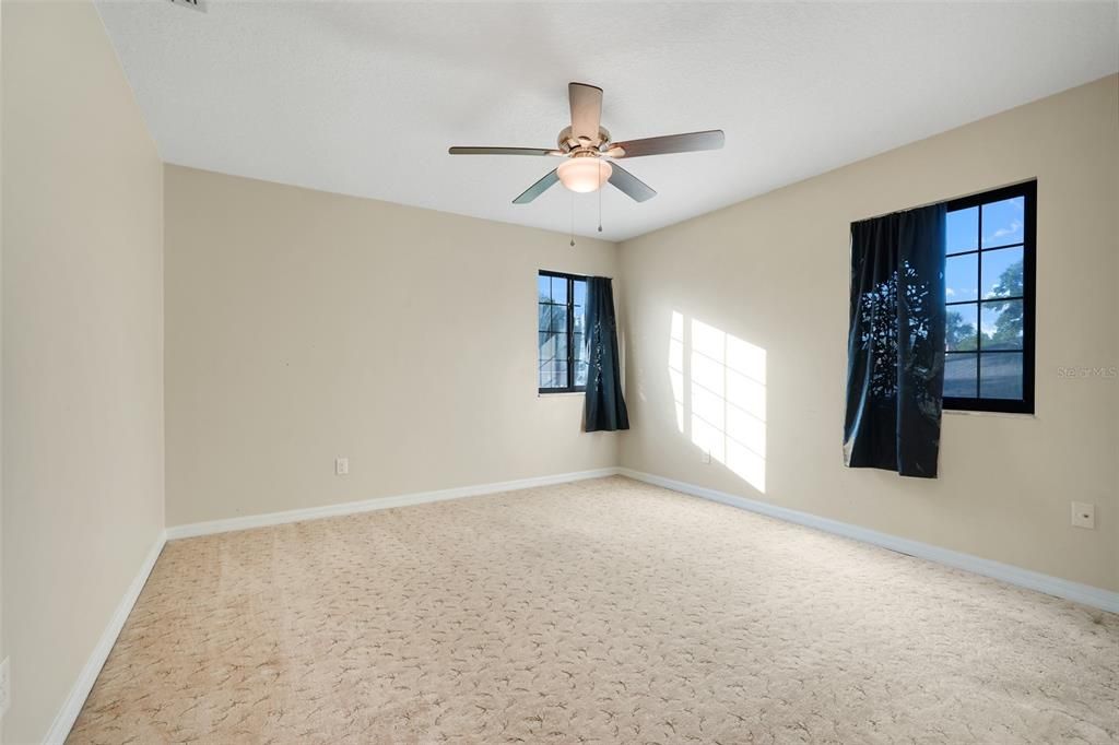 待售: $888,000 (4 贝兹, 2 浴室, 2240 平方英尺)