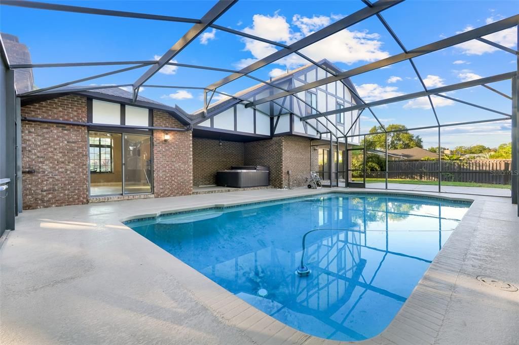 待售: $888,000 (4 贝兹, 2 浴室, 2240 平方英尺)