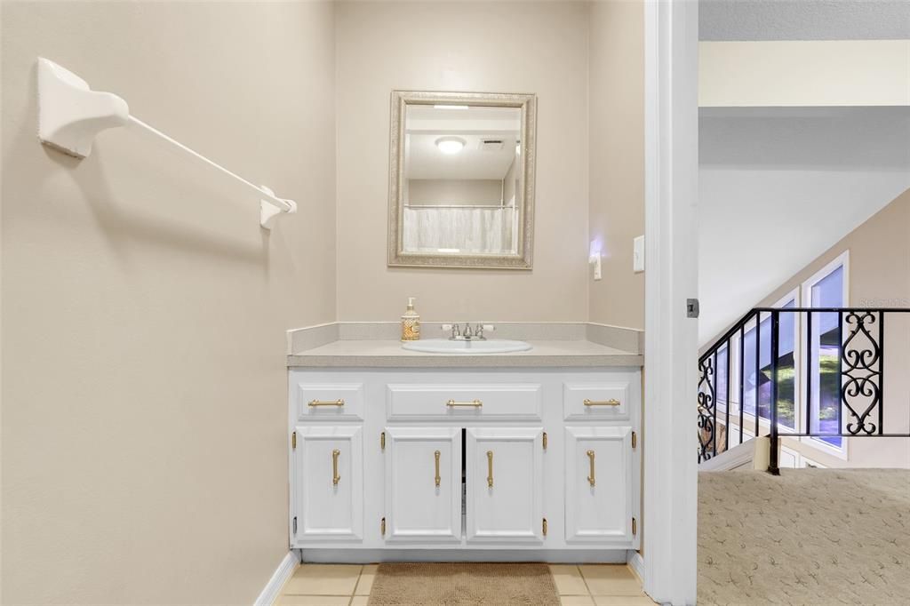 待售: $888,000 (4 贝兹, 2 浴室, 2240 平方英尺)