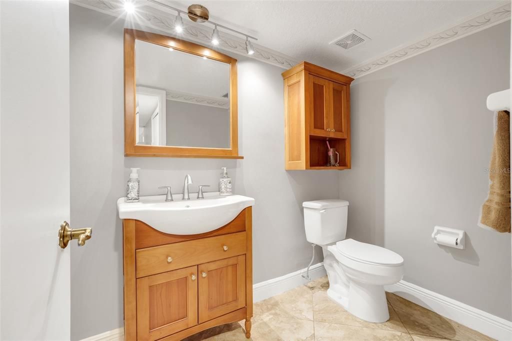 待售: $888,000 (4 贝兹, 2 浴室, 2240 平方英尺)