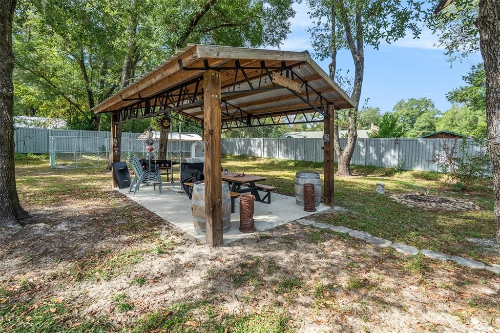 合同活跃: $335,000 (3 贝兹, 2 浴室, 1167 平方英尺)