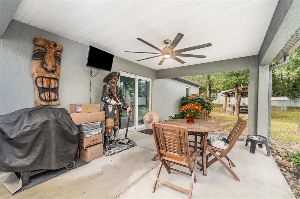 合同活跃: $335,000 (3 贝兹, 2 浴室, 1167 平方英尺)