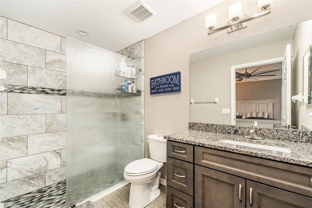 合同活跃: $335,000 (3 贝兹, 2 浴室, 1167 平方英尺)