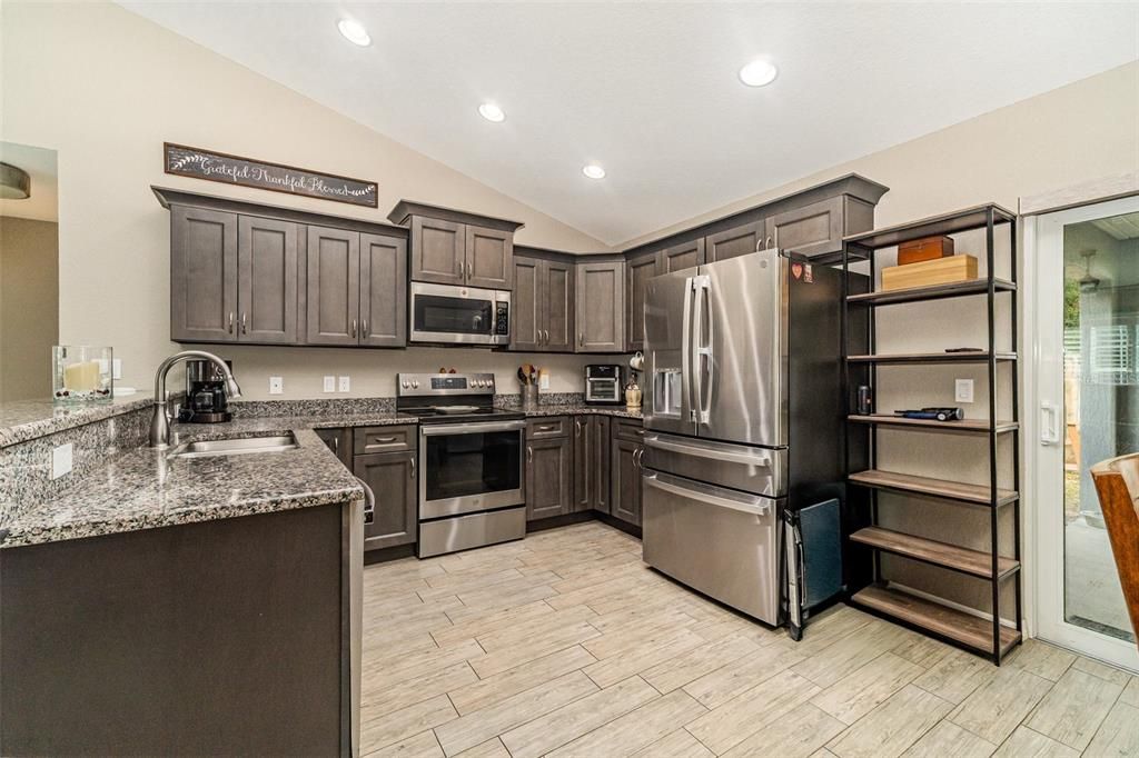 合同活跃: $335,000 (3 贝兹, 2 浴室, 1167 平方英尺)