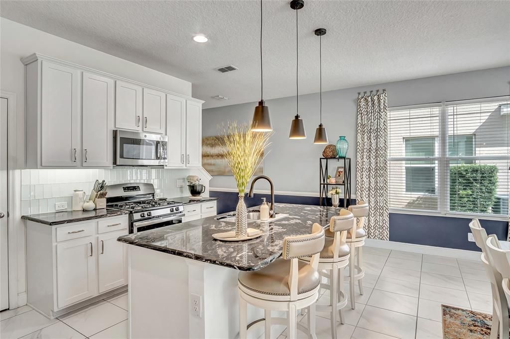 合同活跃: $485,000 (3 贝兹, 2 浴室, 2207 平方英尺)