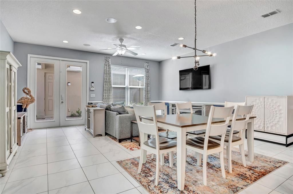 合同活跃: $485,000 (3 贝兹, 2 浴室, 2207 平方英尺)