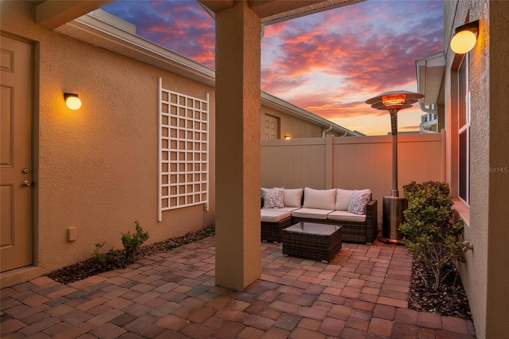 合同活跃: $485,000 (3 贝兹, 2 浴室, 2207 平方英尺)