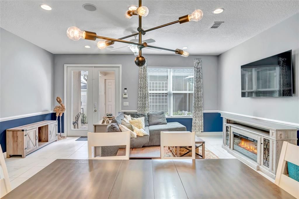 合同活跃: $485,000 (3 贝兹, 2 浴室, 2207 平方英尺)