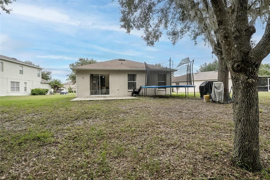 合同活跃: $325,000 (4 贝兹, 2 浴室, 1482 平方英尺)