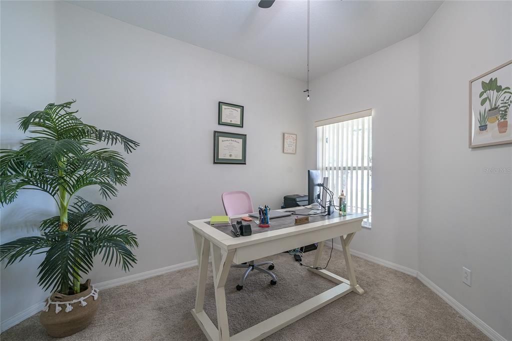 合同活跃: $325,000 (4 贝兹, 2 浴室, 1482 平方英尺)