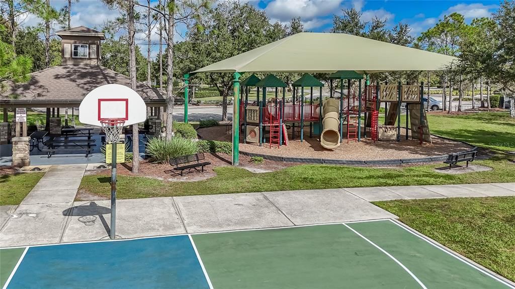 合同活跃: $325,000 (4 贝兹, 2 浴室, 1482 平方英尺)