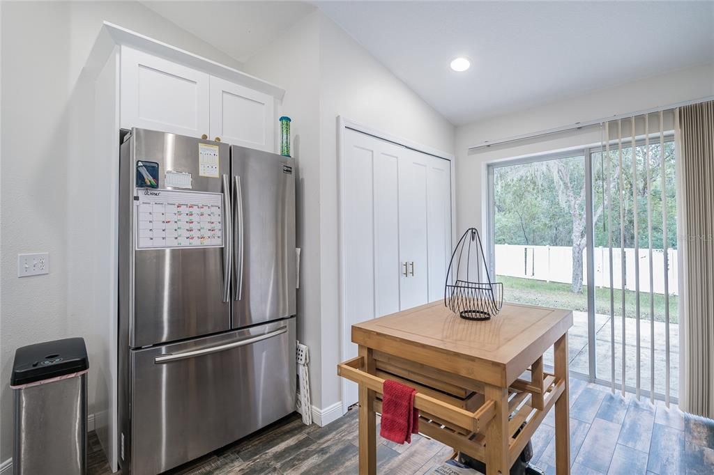 合同活跃: $325,000 (4 贝兹, 2 浴室, 1482 平方英尺)