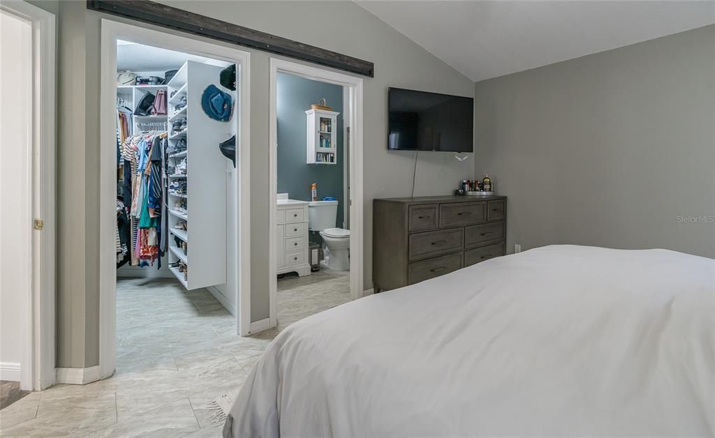 合同活跃: $325,000 (4 贝兹, 2 浴室, 1482 平方英尺)