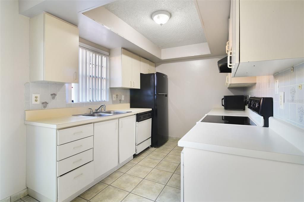 For Sale: $199,999 (3 beds, 2 baths, 1151 Square Feet)