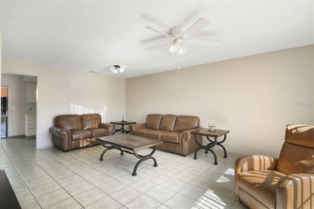 For Sale: $199,999 (3 beds, 2 baths, 1151 Square Feet)