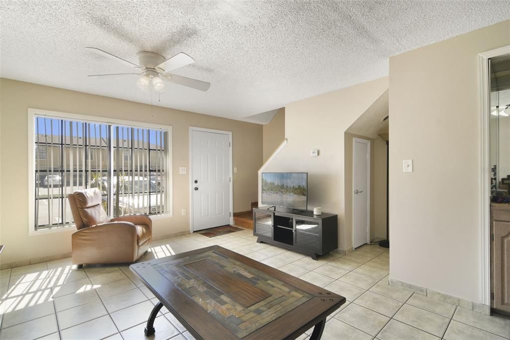 For Sale: $199,999 (3 beds, 2 baths, 1151 Square Feet)