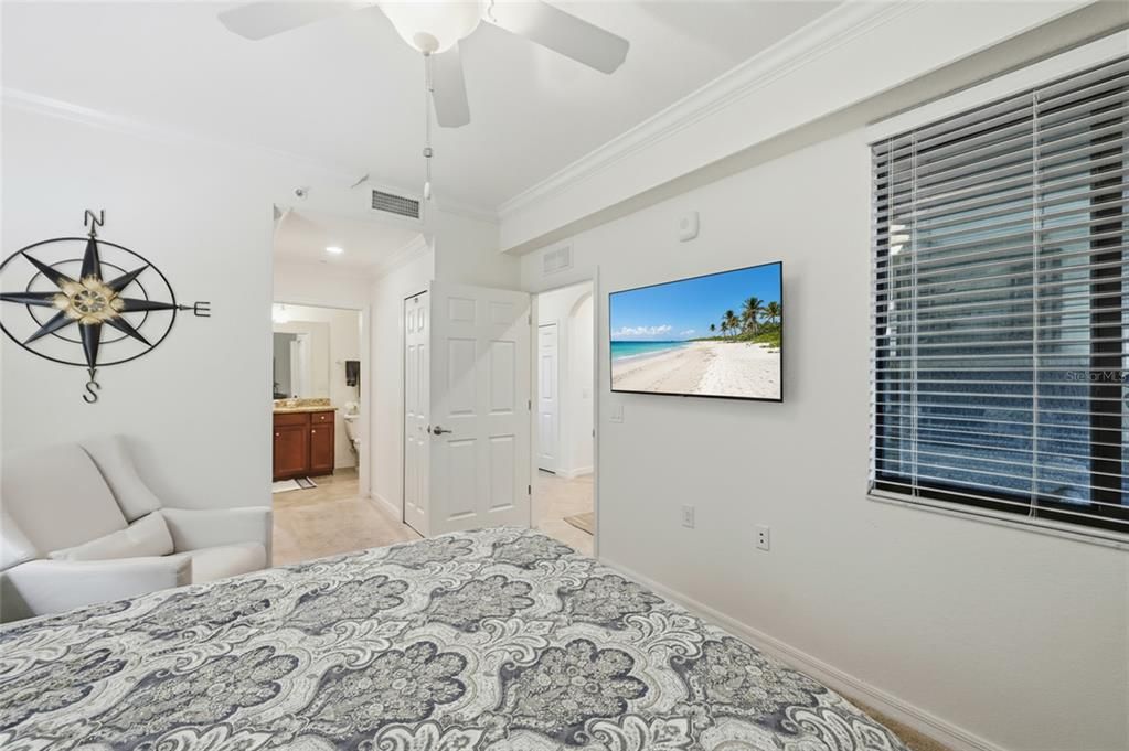 For Sale: $299,000 (2 beds, 2 baths, 1142 Square Feet)