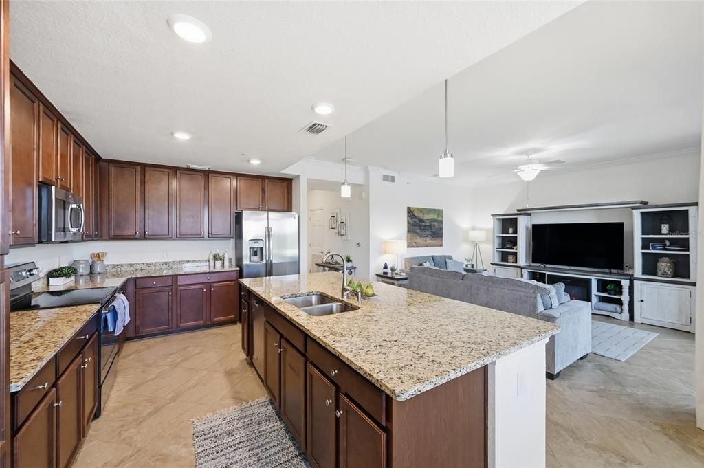 For Sale: $299,000 (2 beds, 2 baths, 1142 Square Feet)