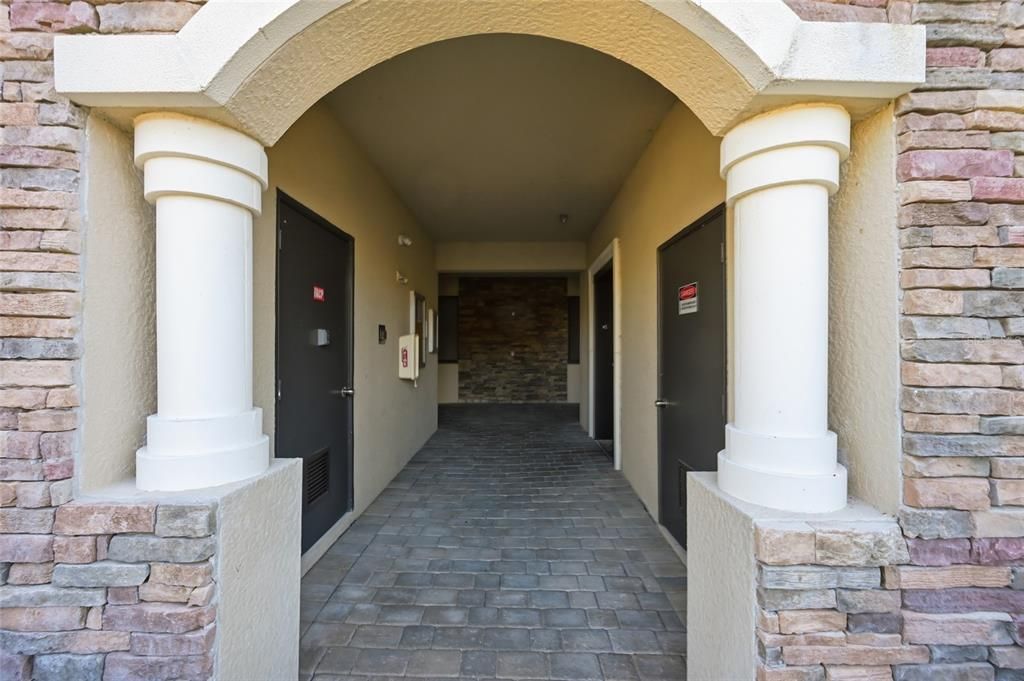 For Sale: $299,000 (2 beds, 2 baths, 1142 Square Feet)