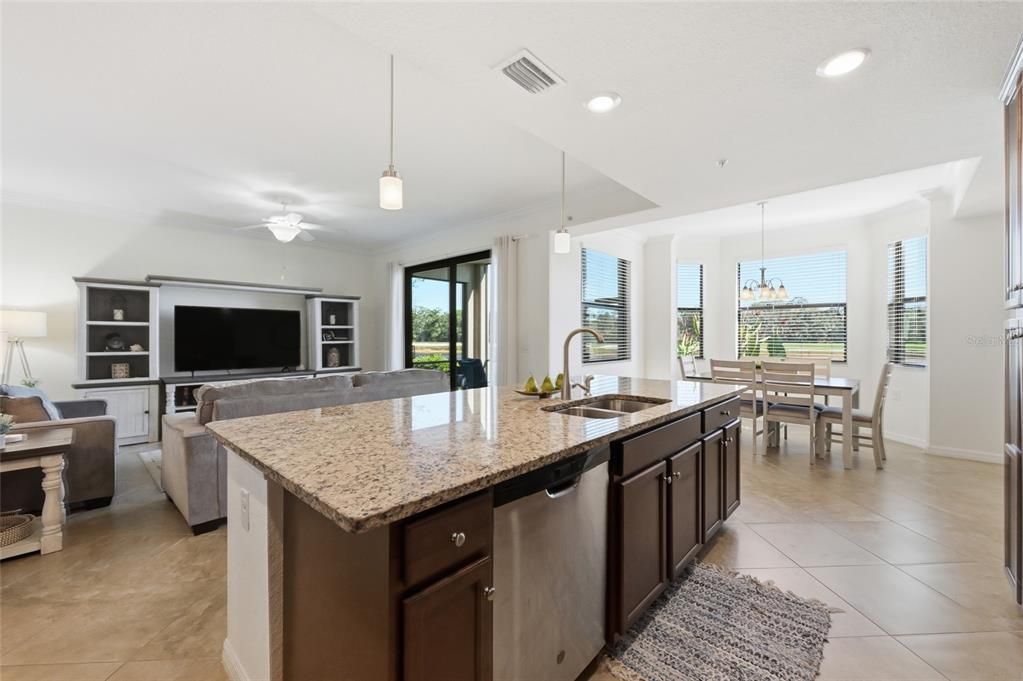 For Sale: $299,000 (2 beds, 2 baths, 1142 Square Feet)