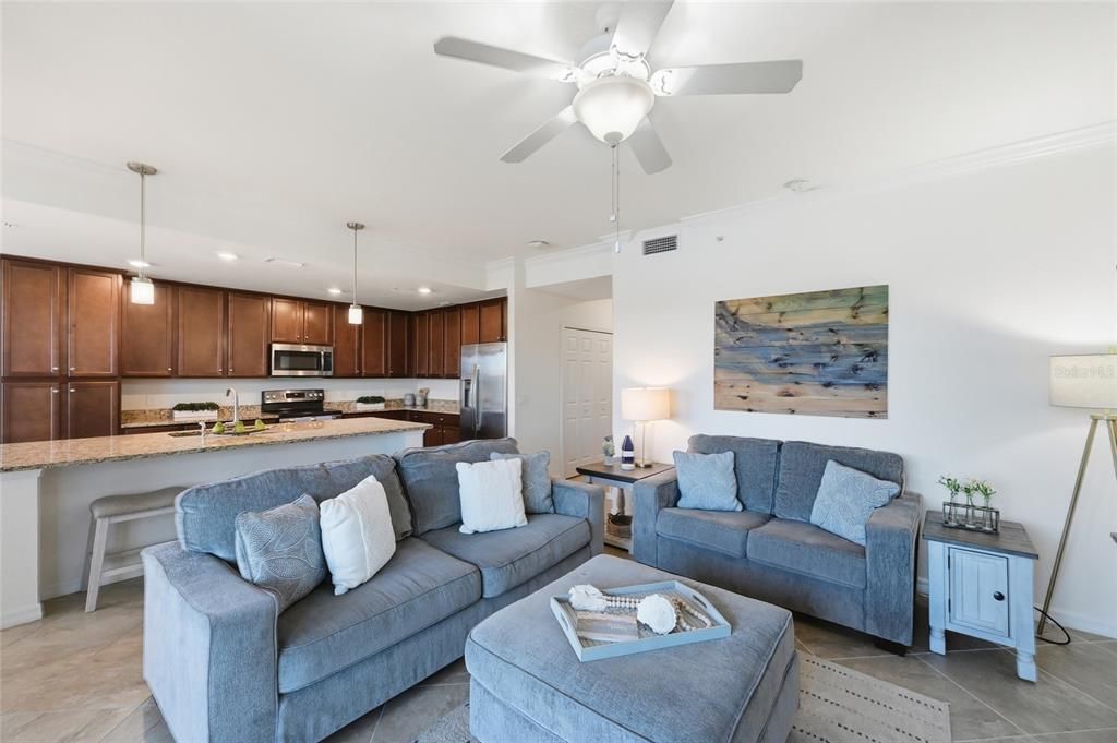 For Sale: $299,000 (2 beds, 2 baths, 1142 Square Feet)