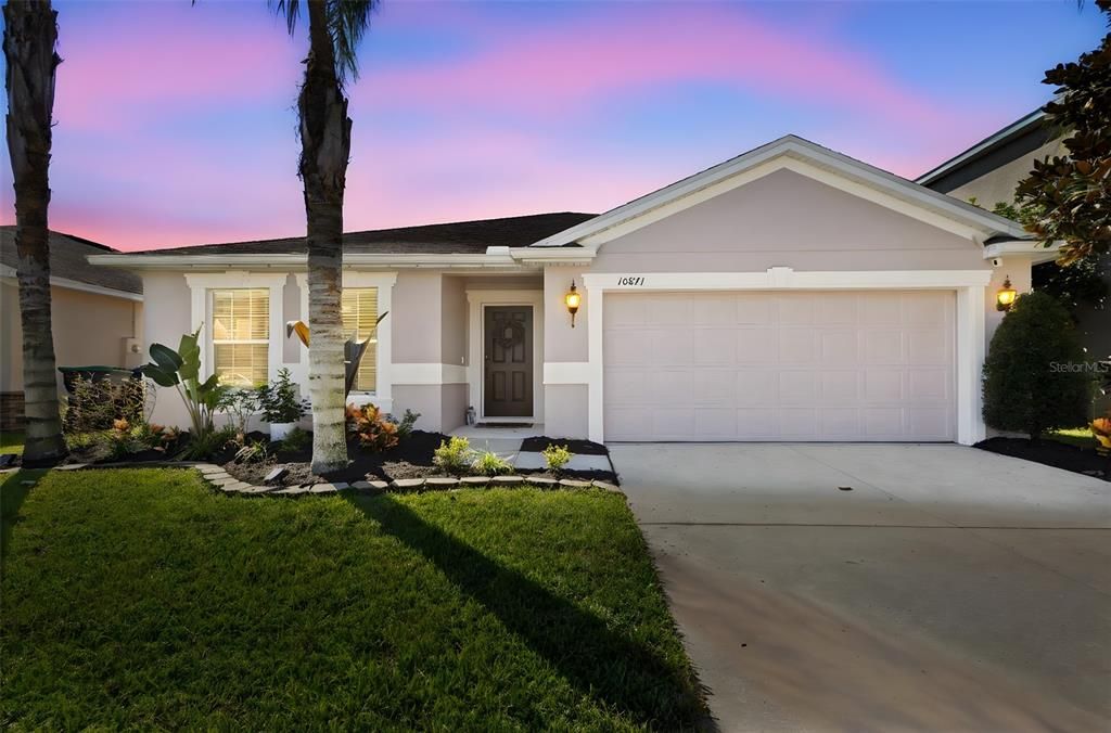 合同活跃: $455,000 (4 贝兹, 3 浴室, 1944 平方英尺)