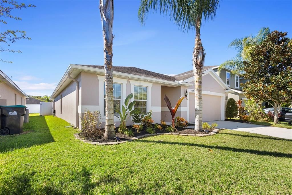 合同活跃: $455,000 (4 贝兹, 3 浴室, 1944 平方英尺)