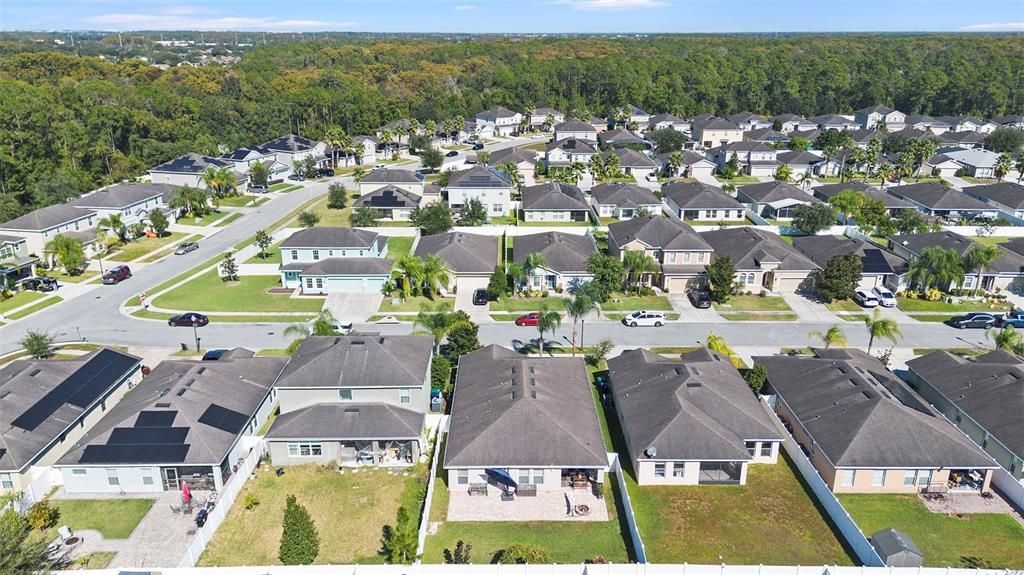 合同活跃: $455,000 (4 贝兹, 3 浴室, 1944 平方英尺)