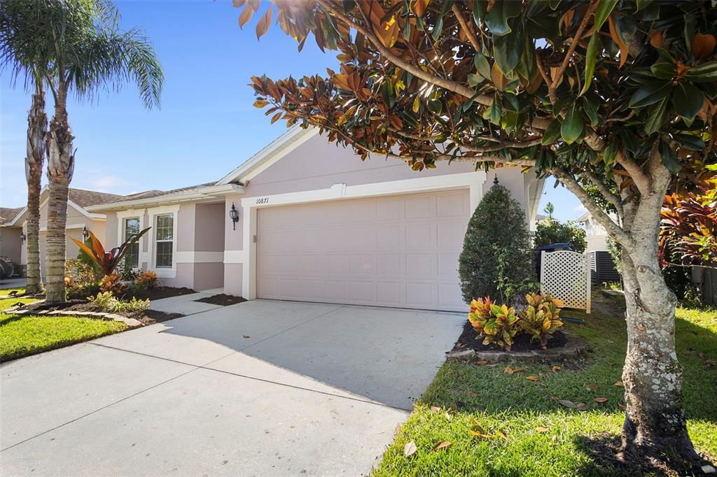 合同活跃: $455,000 (4 贝兹, 3 浴室, 1944 平方英尺)