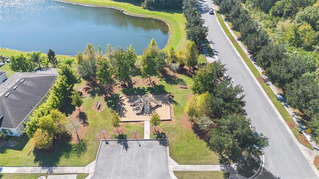 合同活跃: $455,000 (4 贝兹, 3 浴室, 1944 平方英尺)