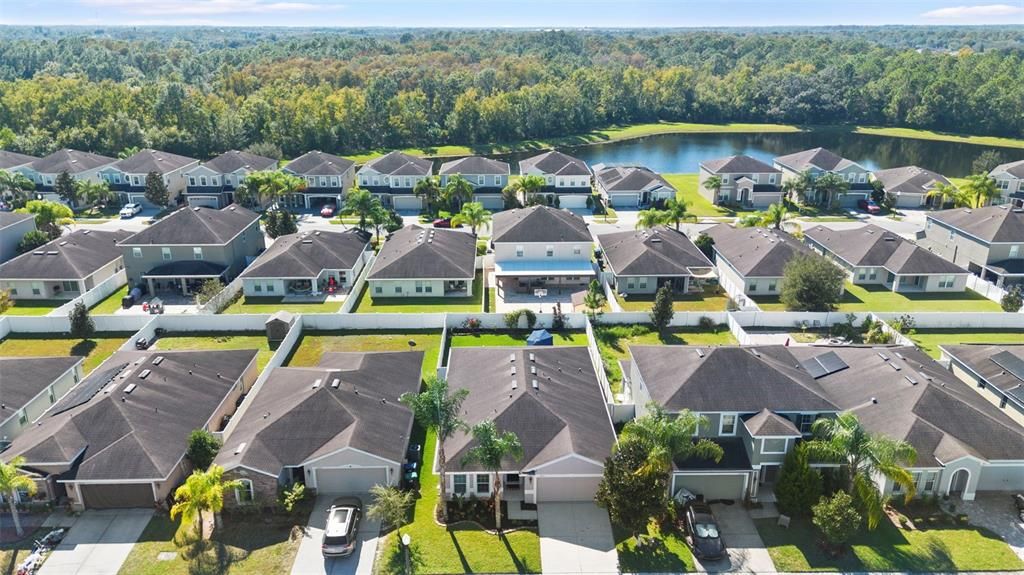 合同活跃: $455,000 (4 贝兹, 3 浴室, 1944 平方英尺)