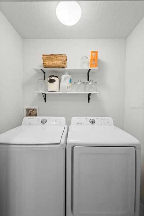 合同活跃: $455,000 (4 贝兹, 3 浴室, 1944 平方英尺)