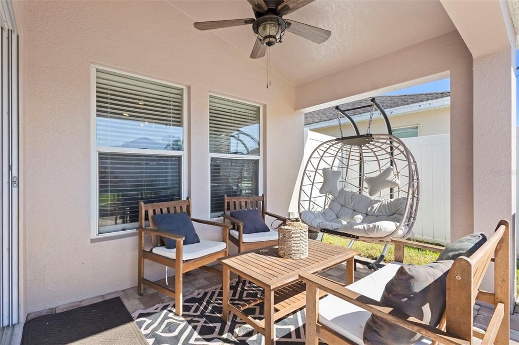 合同活跃: $455,000 (4 贝兹, 3 浴室, 1944 平方英尺)