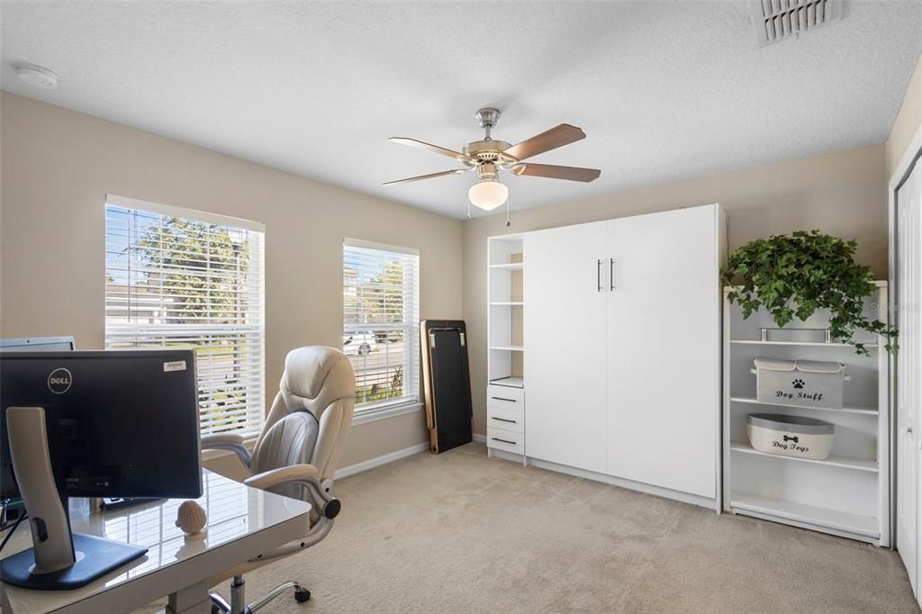 合同活跃: $455,000 (4 贝兹, 3 浴室, 1944 平方英尺)