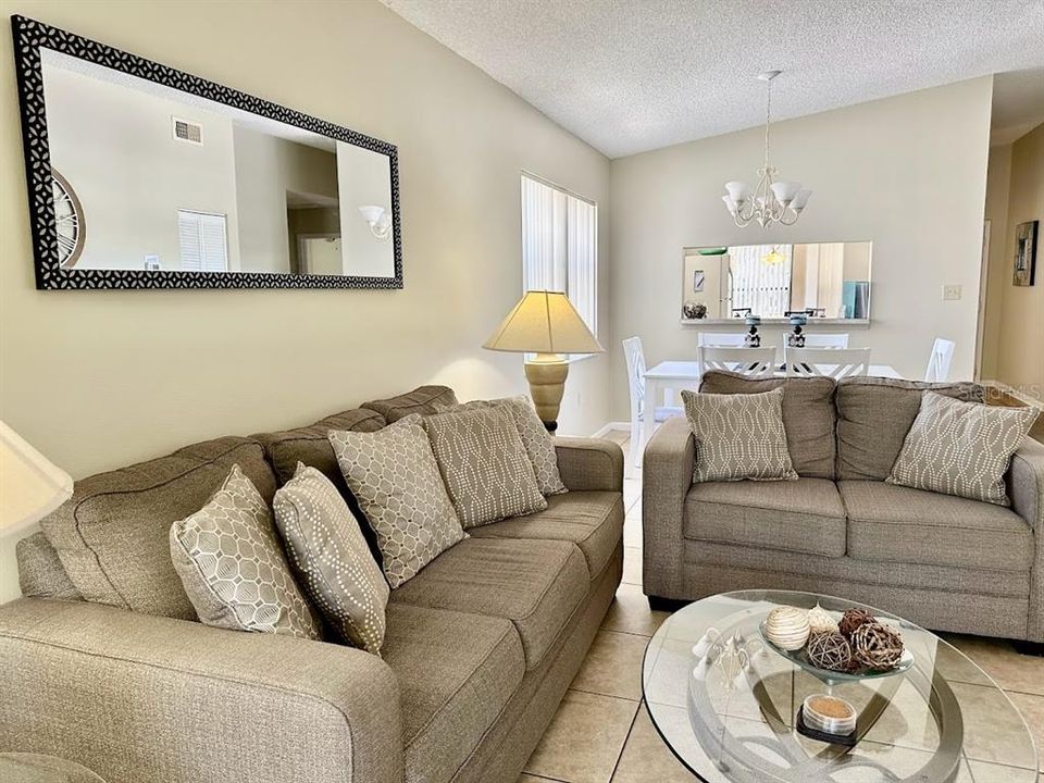 待售: $279,900 (2 贝兹, 2 浴室, 1141 平方英尺)