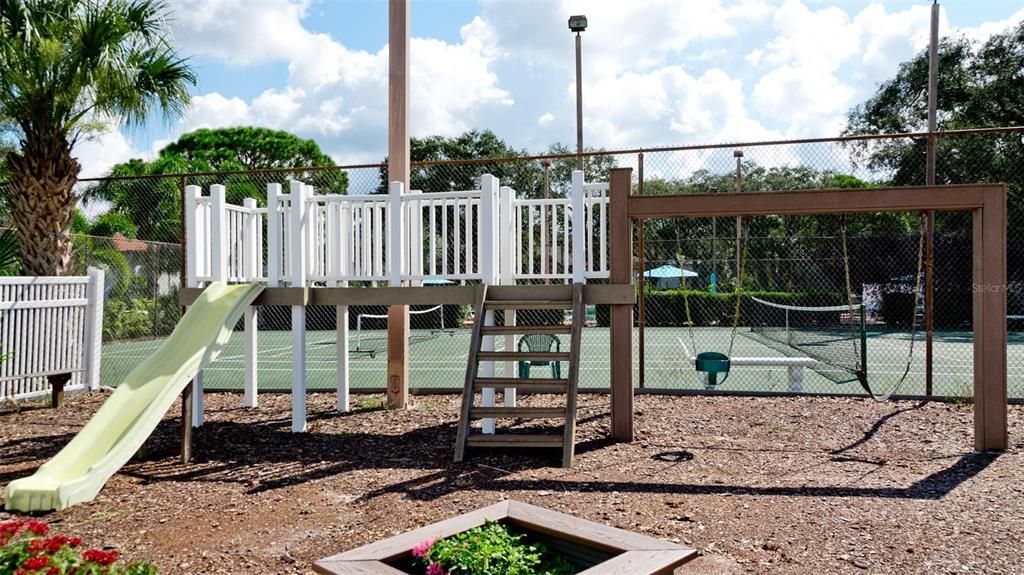 待售: $279,900 (2 贝兹, 2 浴室, 1141 平方英尺)